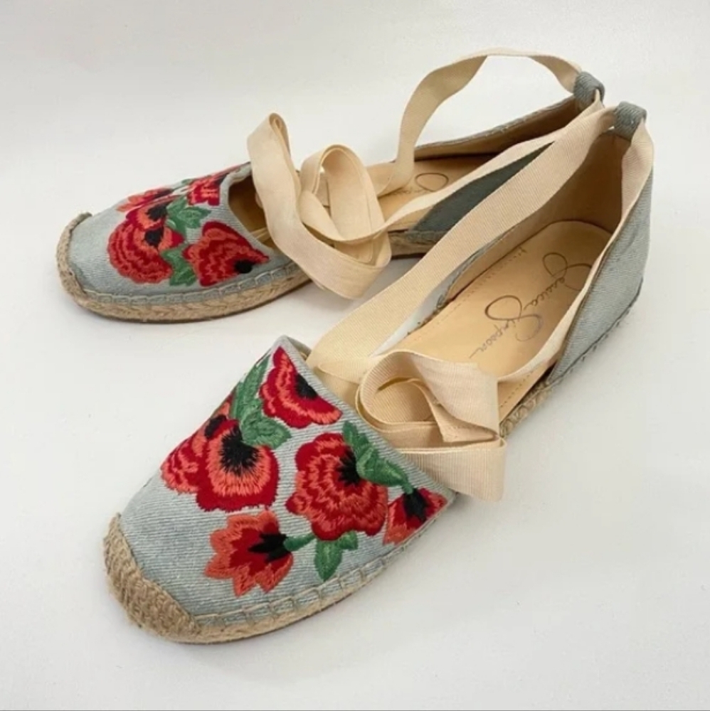 Ankle wrapped linen shoes
